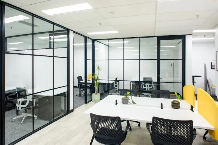 Office cubicle partition